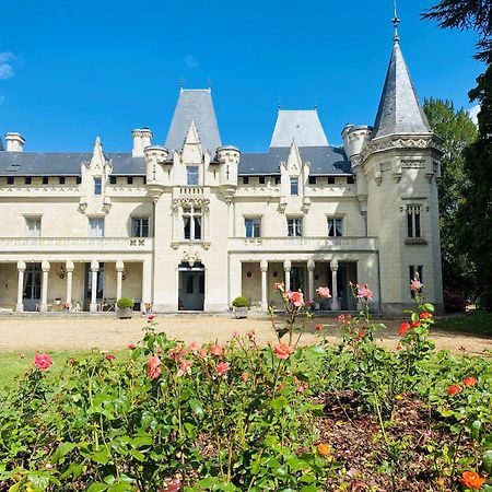 Chateau De Salvert - 4 Gites - 32 Personnes Neuillé Exteriér fotografie