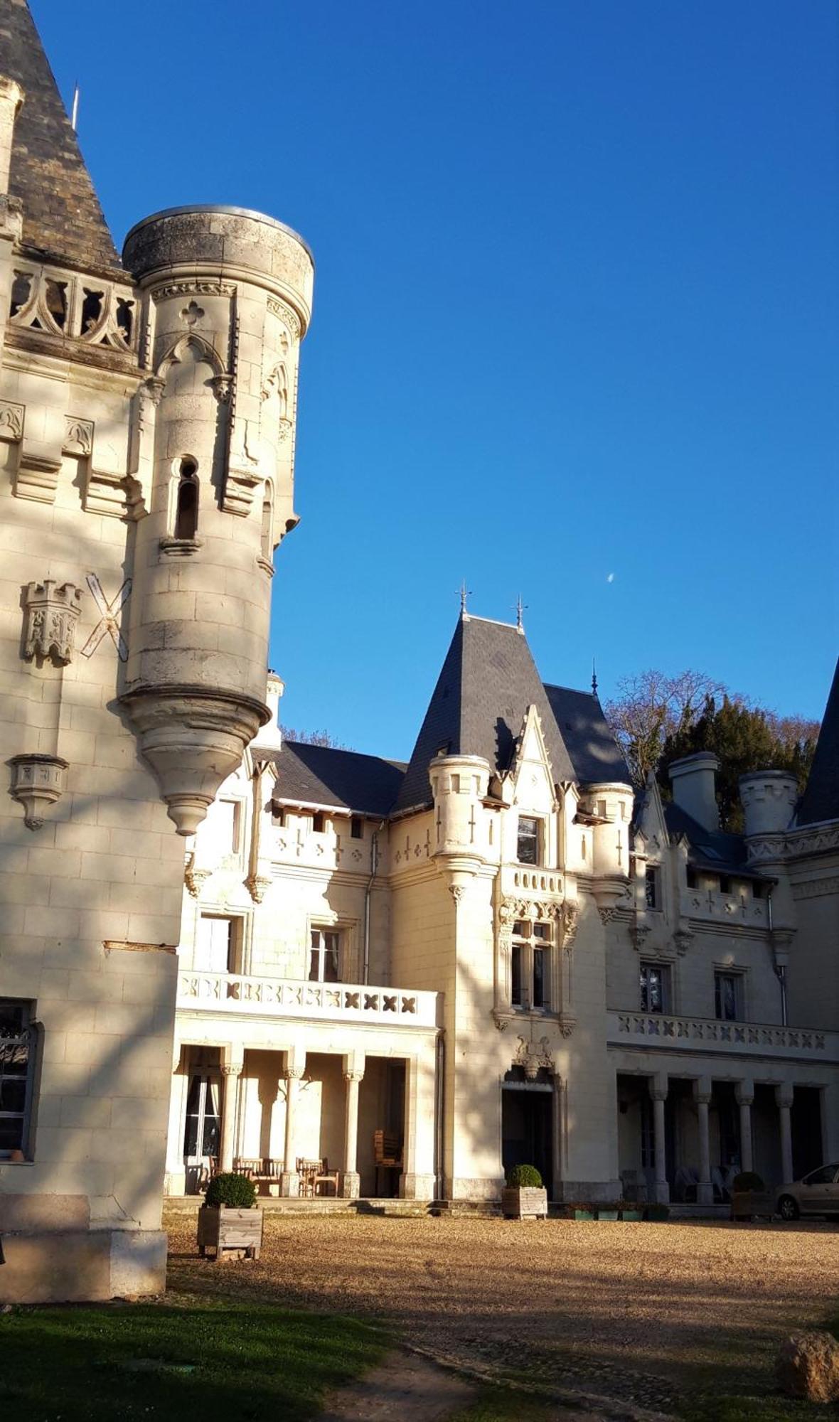 Chateau De Salvert - 4 Gites - 32 Personnes Neuillé Exteriér fotografie
