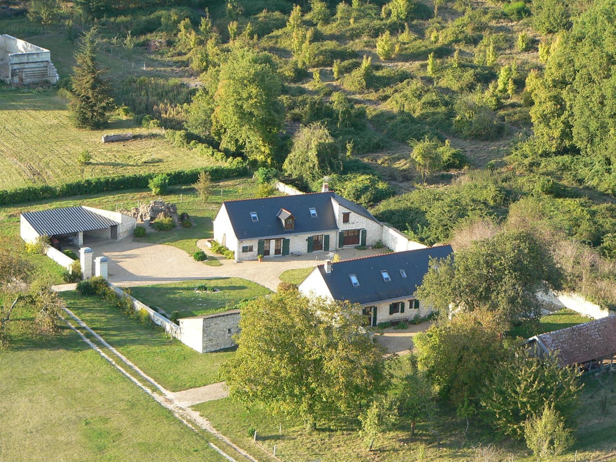 Chateau De Salvert - 4 Gites - 32 Personnes Neuillé Exteriér fotografie