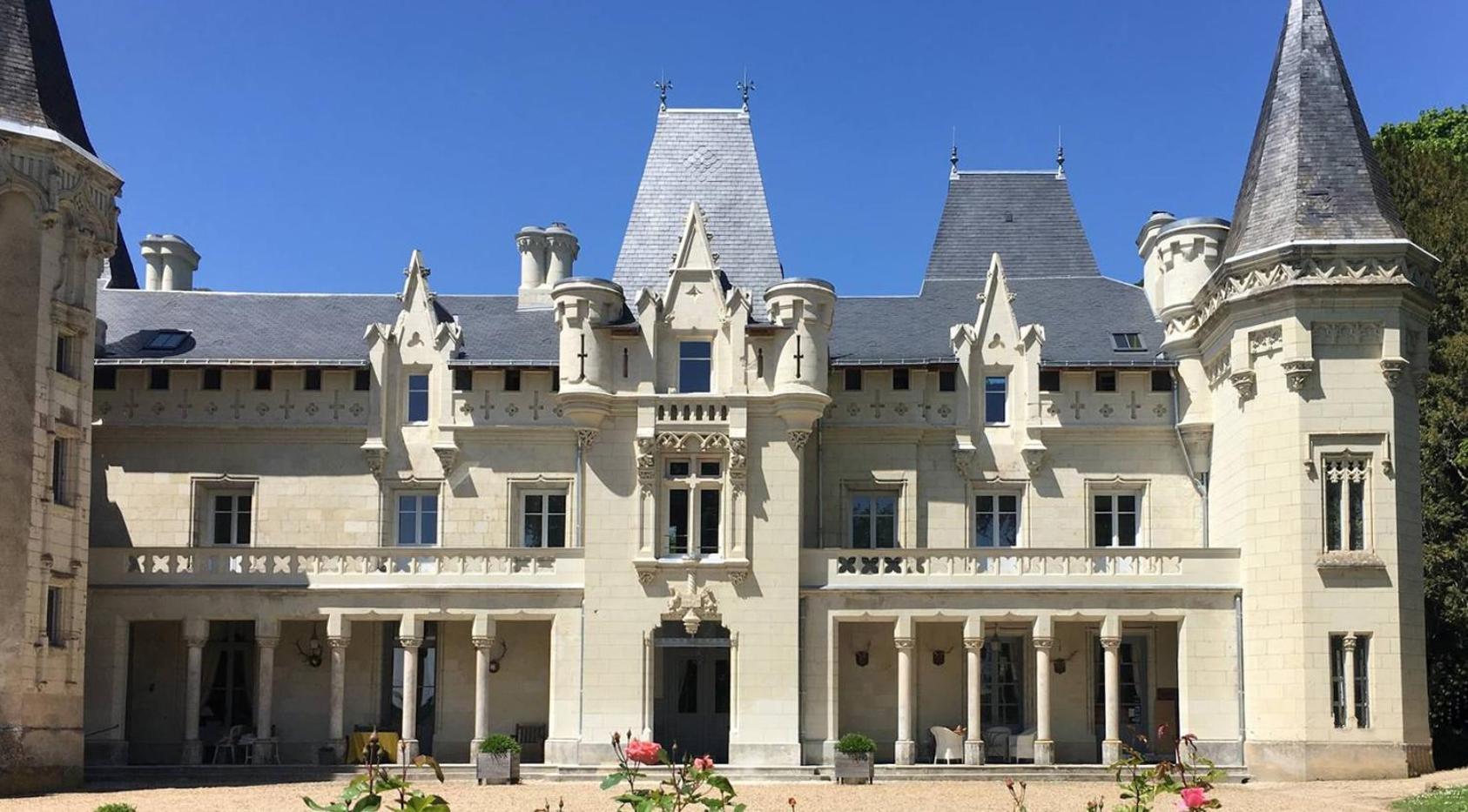Chateau De Salvert - 4 Gites - 32 Personnes Neuillé Exteriér fotografie