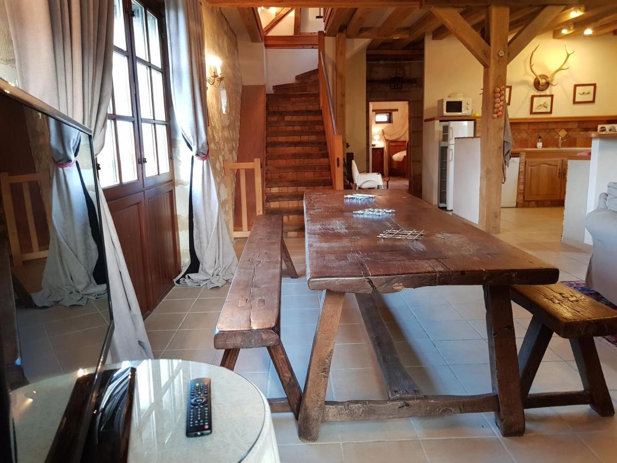 Chateau De Salvert - 4 Gites - 32 Personnes Neuillé Exteriér fotografie
